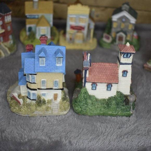 Vintage International Resourcing Services Inc. Miniature City Set - Picture 6 of 16